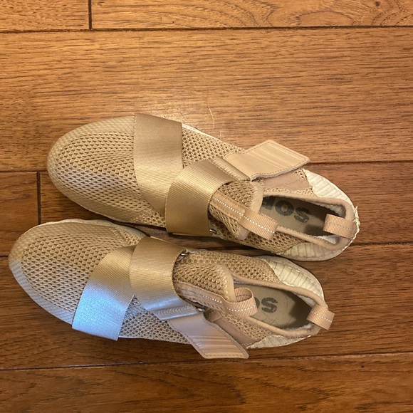 Women’s Sorel Kinetic Tennis shoe size 8 - Picture 2 of 3